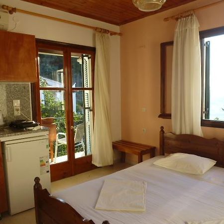 Studios Andreas Mpoukaris Luaran gambar